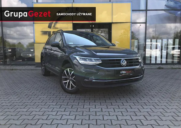 samochody osobowe Volkswagen Tiguan cena 132990 przebieg: 17000, rok produkcji 2022 z Grabów nad Prosną